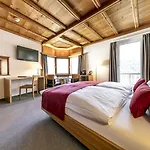 Engadiner Boutique-hotel Guardaval Hotel Scuol