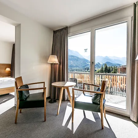 ホテル Engadiner Boutique-hotel Guardaval