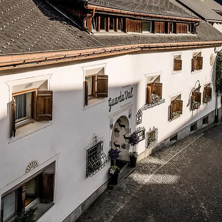 酒店 Engadiner Boutique-hotel Guardaval 施库尔