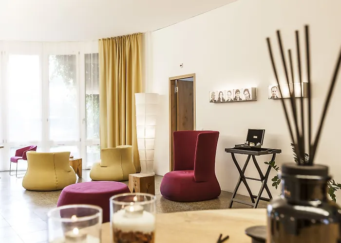 Engadiner Boutique-hotel Guardaval Скуоль